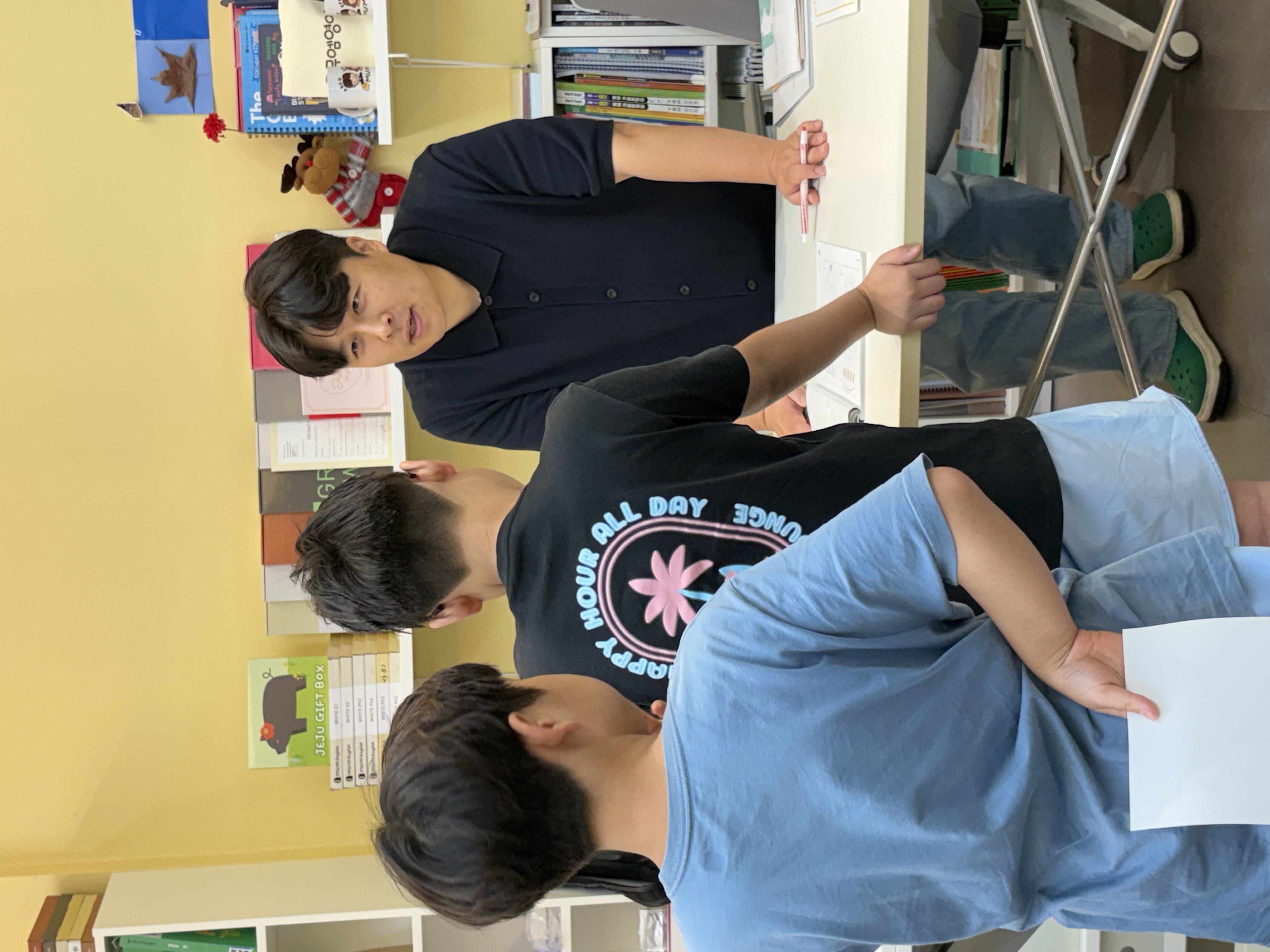 수업 중인 이한별 원장